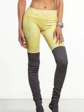 ALO Yoga Two-Tone Yellow and Charcoal Colorblock Leggings